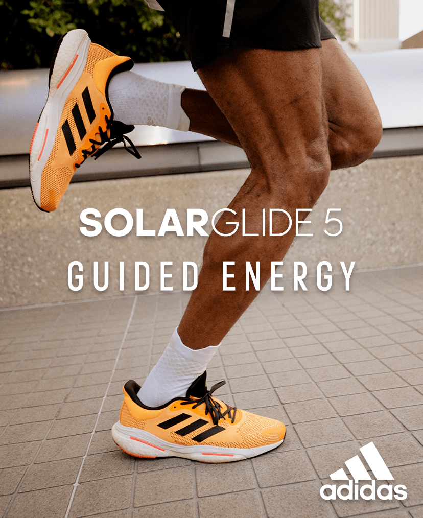 Atleta corriendo con los solar glide marca adidas color naranja. Disponibles en Prochampions.